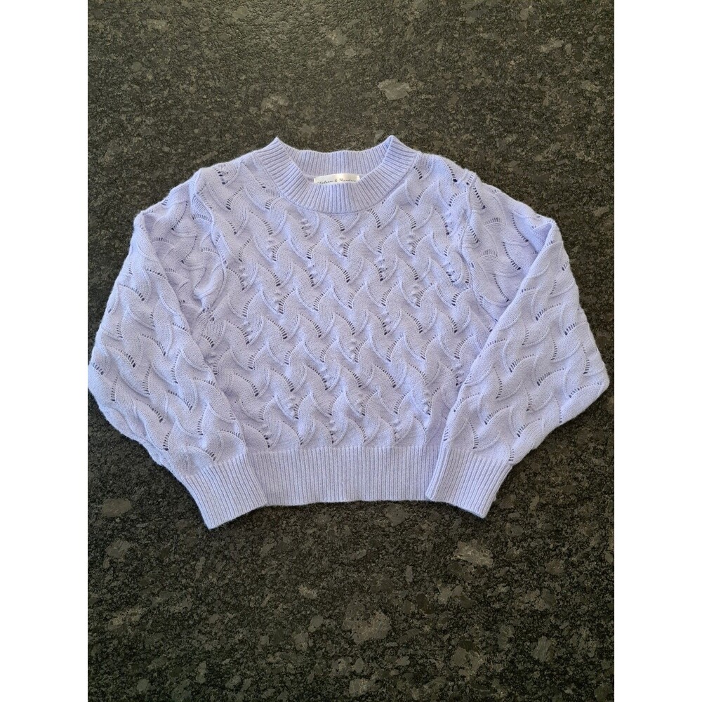 Chelsea and Theodore Women's Lavender Cropped Sweater Size Medium Wool Blend